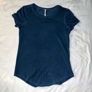 lululemon back in action tee size 2 blue